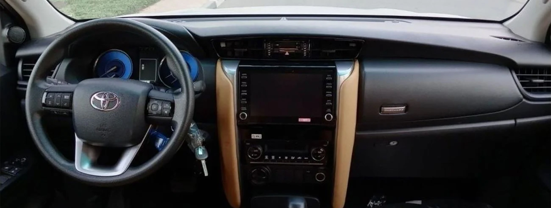 Toyota Fortuner SR5