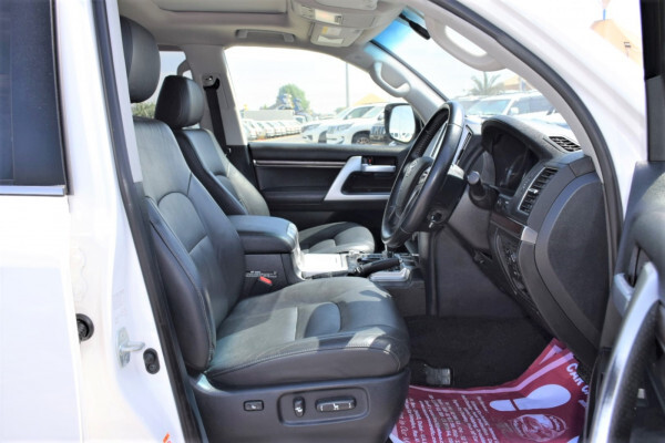 Toyota Land Cruiser 2017 (right-hand-drive)