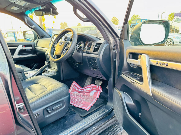 Toyota Land Cruiser 2018 (right-hand-drive)