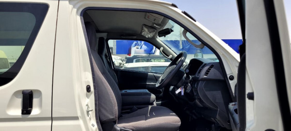 Toyota Hiace 2017 (right-hand-drive )