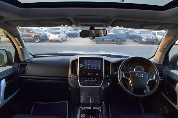 Toyota Land Cruiser 2017 (right-hand-drive)