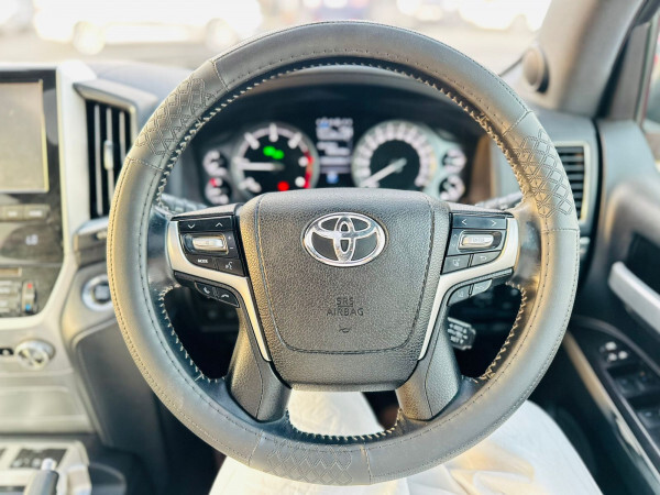 Toyota Land Cruiser 2018 (right-hand-drive)