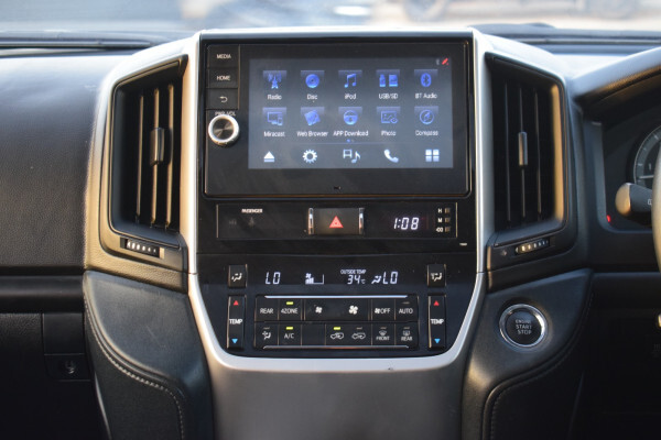 Toyota Land Cruiser 2017 (right-hand-drive)
