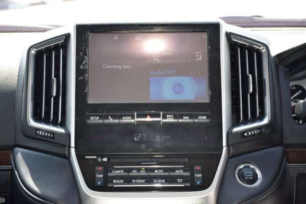 Toyota Land Cruiser 2017 (right-hand-drive)