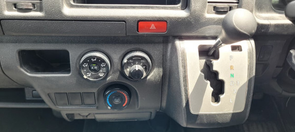 Toyota Hiace 2017 (right-hand-drive )