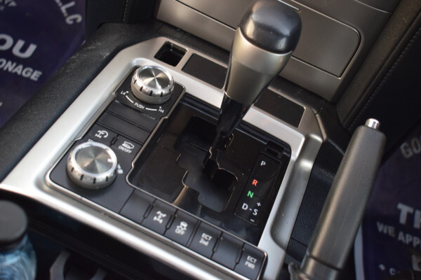 Toyota Land Cruiser 2017 (right-hand-drive)