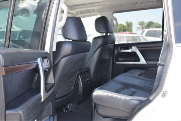 Toyota Land Cruiser 2017 (right-hand-drive)