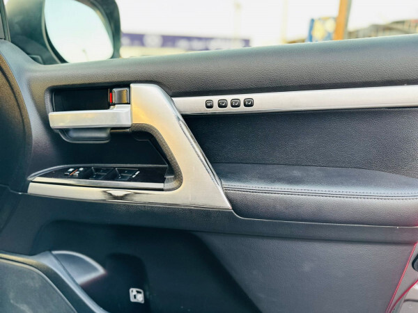 Toyota Land Cruiser 2018 (right-hand-drive)