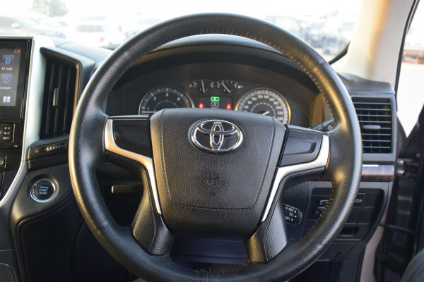 Toyota Land Cruiser 2017 (right-hand-drive)