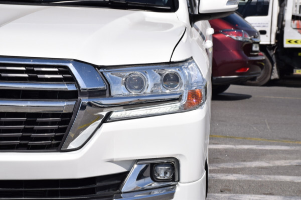 Toyota Land Cruiser 2017 (right-hand-drive)