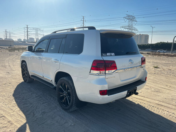 Toyota Land Cruiser 2021(right hand drive)