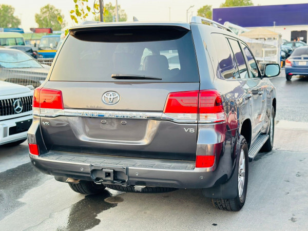 Toyota Land Cruiser 2018 (right-hand-drive)
