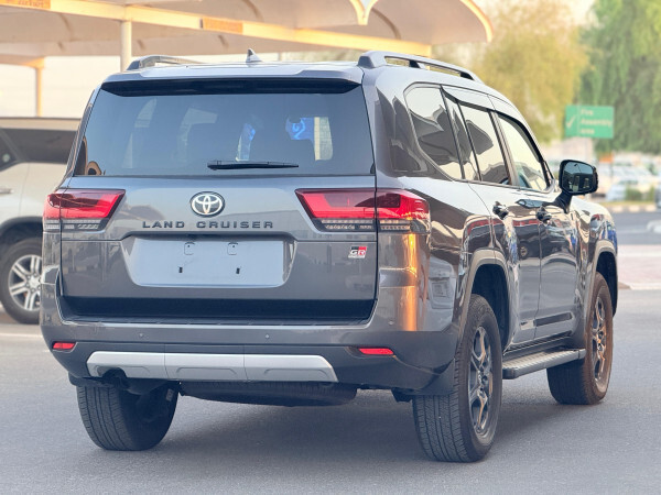 Toyota Land Cruiser 2023 gr sport full option | right-hand-drive |