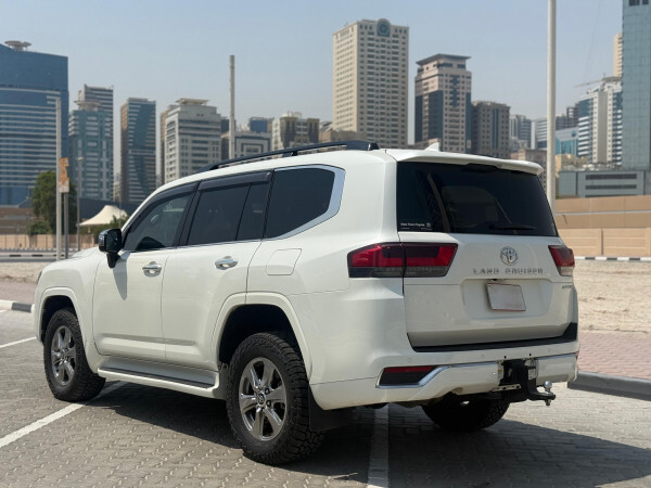 Toyota Land Cruiser 2023 lc300 sahara | right-hand-side |