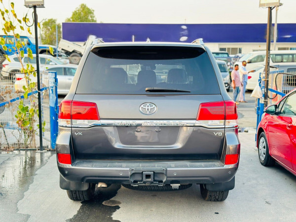 Toyota Land Cruiser 2018 (right-hand-drive)