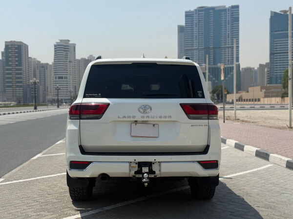 Toyota Land Cruiser 2023 lc300 sahara | right-hand-side |
