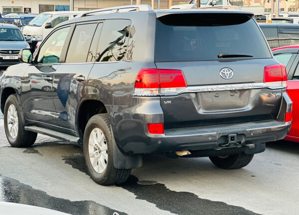 Toyota Land Cruiser 2018 (right-hand-drive)
