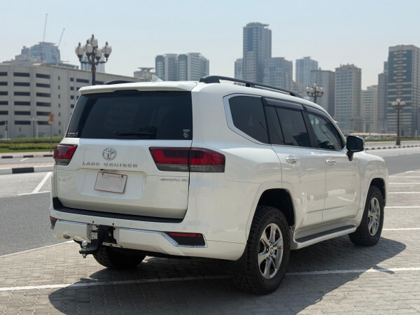 Toyota Land Cruiser 2023 lc300 sahara | right-hand-side |