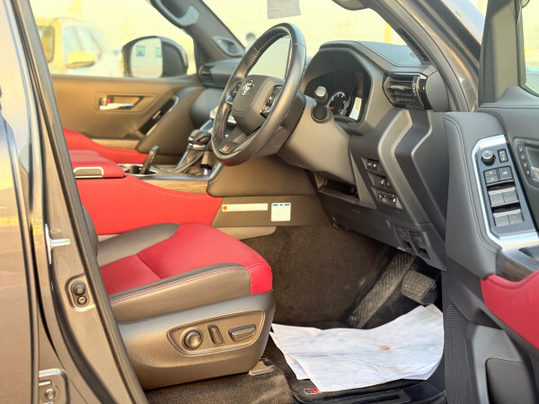 Toyota Land Cruiser 2023 gr sport full option | right-hand-drive |