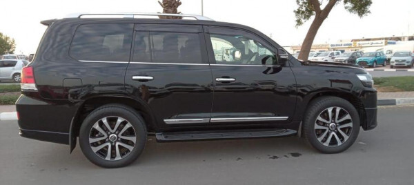 Toyota Land Cruiser 2017 (right-hand-drive )