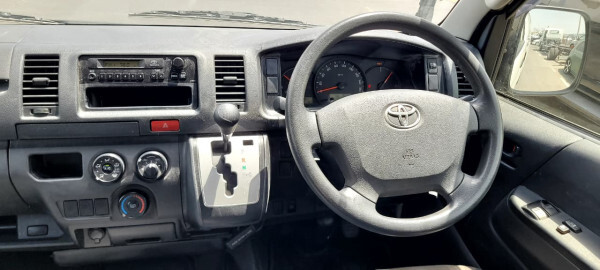 Toyota Hiace 2017 (right-hand-drive )