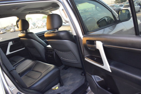 Toyota Land Cruiser 2017 (right-hand-drive)