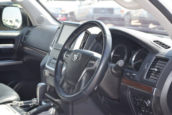 Toyota Land Cruiser 2017 (right-hand-drive)