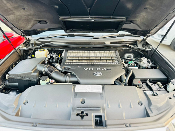 Toyota Land Cruiser 2018 (right-hand-drive)